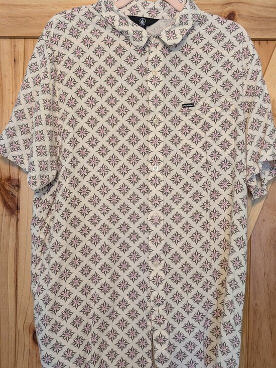 Volcom Other - Volcom Patterned Short Sleeve Button-Down Shirt Size XL